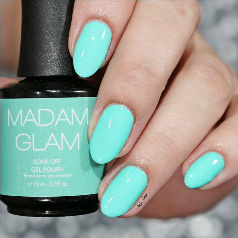 Here's a fun summer mani with bright coral and... - Hey, Nice Nails!